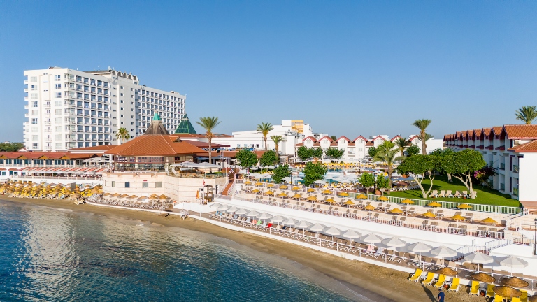Salamis Bay Conti Hotel: Muhteem Bir Yaz Tatili Deneyimi Sizi Bekliyor